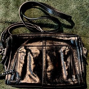 Vince Camoto Black leather crossbody w/ adj strap & exterior zippered pocket